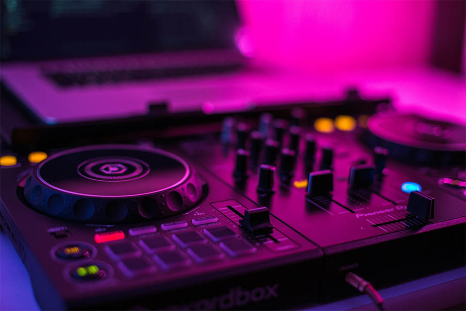 djing turntable | GC Network Solutions dj turntable